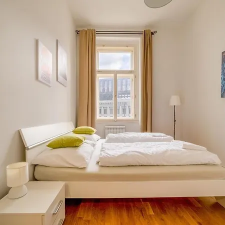 Historic Cozy With National Museum View Praga