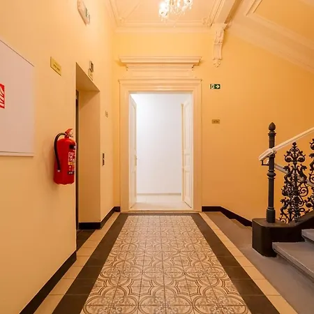 Historic Cozy With National Museum View