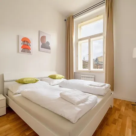 Apartment Historic Cozy With National Museum View