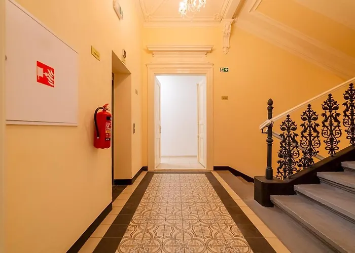 Historic Cozy With National Museum View